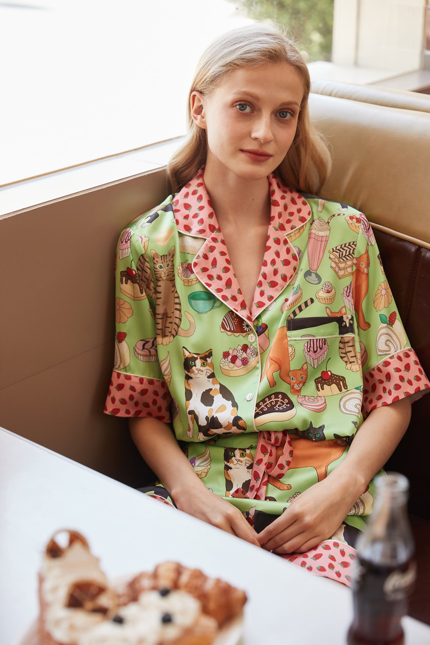 Brunch Patisserie Cats | Washable Ice Silk Pajama Set – Strawberry-Trimmed Summer Loungewear